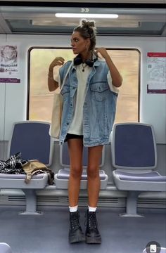 Look Da Festival, Surfergirl Style, Fest Outfits, Mode Casual, Looks Street Style, Festival Looks, Vest Outfits, Mode Inspo, Looks Style