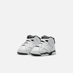 Style No. DV3606-112 Color: White/Black Showcasing the colors of MJ's alma mater, this iteration of the Jordan 6 is all about the path to greatness. From the playground to the classroom, start your little one's own journey on the right foot with a shoe that pairs durability with style—and a throwback to Mike's own youth. Jordan 6 Retro "White/Black" Baby/Toddler Shoes. Cdg Converse, Cdg Play, Air Jordan 6 Retro, Jordan 6 Retro, Clog Boots, Toddler Sneakers, Takashi Murakami, Converse Chuck 70, Air Jordan 6