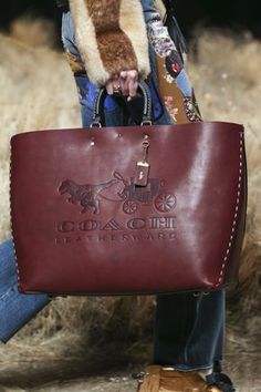 Sac En Cuir Diy, Sacs Design, Coach 1941, Handbag Heaven, Beautiful Handbags, Chanel Deauville Tote Bag, 가을 패션, Coach Bag, Handbag Shoes