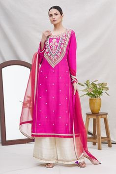 Magenta pink kalidar kurta with gold-tone floral motif dori hand work and bell sleeves. Comes with contrast palazzo and dupatta.
Components:3
Embroidered
Neckline:Round
Sleeve Length:Full
Fabric:Silk
Color:Pink
Bell sleeves
Side panels
Back keyhole
Elastic waistband
Tassel dupatta - Aza Fashions Tassel Dupatta, Kalidar Kurta, Women Kurta, Kurta Set For Women, Boutique Dress Designs, Straight Kurta, Magenta Pink, Embroidered Neckline, Indian Designer Outfits