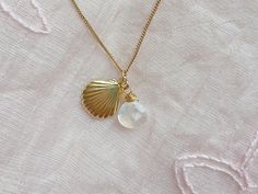 * rainbow moonstone briolette * gold filled clam shell charm * hallmarked 14k gold filled 18inch chain - all materials are reputably sourced within the U.K. - presented in a byLilaFae gift box - posted in recyclable packaging if you should have any questions please feel free to contact me. wiew the shop instagram @bylilafae for any current offers, further images & videos! Recyclable Packaging, Clam Shell, Rainbow Moonstone, Gemstone Necklace, Moonstone, Charm Necklace, Necklace Etsy, Gold Filled, Shells