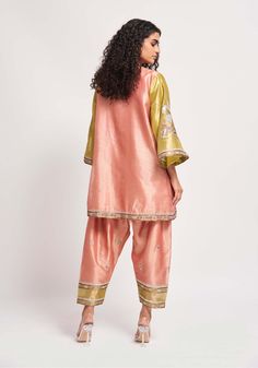 Introducing the kinfolk peach applique-embellished tissue kurta, paired with pants and complemented by a citron habutai silk dupatta. This ensemble combines the softness of peach with intricate applique detailing, offering a chic and elegant look for various occasions. Tissue Kurta, Aisha Rao, Kurta Pant Set, Beaded Neckline, Kurta With Pants, Silk Dupatta, Kurta Set, Pants Pattern, Pant Set