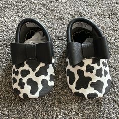 Brand New Cow Print Texas Moccs White Closed Toe Moccasins With Rubber Sole, Casual Moccasins With Round Toe For Playtime, Casual Round Toe Moccasins For Playtime, Casual Round Toe Moccasins, Casual Leather Moccasins For Playtime, Leather Baby Moccasins, Fringe Moccasins, Baby Uggs, Baby Moccasins