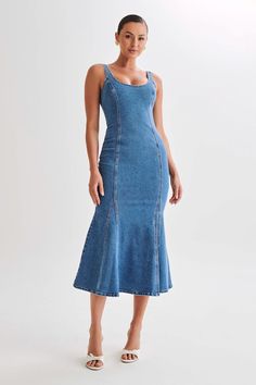 Panel Dress Design, Sophisticated Casual Outfits, Casual Midi Dress, Fashion Basics, Dresses Date Night, Fashion Things, Denim Maxi Dress, Denim Midi Dress, Feminine Fashion