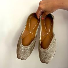 Brand New Beautiful, Gold Embroidered Leather Jutti From Fabindia. I Bought These For Myself Online, But Unfortunately They Are Too Big (I’m A Women’s Size 8.5) The Jutti Are An Indian Size 7, And It Seems Like They Will Best Fit A Us Women��’s Size 9/9.5 Slip-on Flats For Navratri Festival, Festive Slip-on Flats For Navratri, Punjabi Jutti Woman, Cinderella Phenomenon, Juttis For Women, Punjabi Shoes, Punjabi Jutti, Embroidered Leather, Shoes Brand