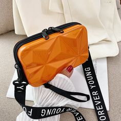 SPECIFICATIONStype5: crossbody bagstype4: Handbagstype3: bags 2021 womens brandtype2: shoulder bagstype: zara woman 2021style6: Fashionoccasions: It is suitable for leisure tourism and shoppingfeature2: shopping bags for boutiquefeature1: Leisure shopping bagcolor: Solid ColorStyle: FashionShape: BoxPlace Of Origin: GUANG DONG ProvincePlace Of Origin: GUANG DONG ProvincePattern Type: SolidOrigin: CN(Origin)Occasion: VersatileNumber of Handles/Straps: SingleModel Number: B40Main Material: PVCLini Mini Luggage, Tas Mini, Tas Bahu, Hand Bags For Women, Small Suitcase, Leather Waist Bag, Bag Suitcase, Luggage Bag, Orange Bag