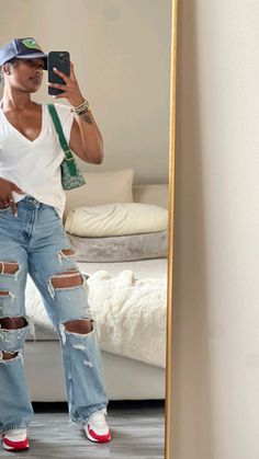 Brunch Outfit Black Woman With Jeans, Summer Chic Outfit Black Woman, Outdoor Concert Outfit Summer Casual, Weekend Fits, Summer Long Sleeve, Sneaker Outfits, 2024 Style