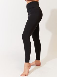 Our versatile Monica High Rise Full Length Leggings are perfect for the gym, your favorite yoga class, or even just lounging on the couch! Made from recycled water bottles, the moisture-wicking performance jersey keeps you cool and comfortable and is brushed on both sides for a super soft feel. Cheap Leggings, Black Thread, Raw Denim, Active Leggings, High Rise Leggings, Womens Size Chart, Active Women, Yoga Class, Heather Black