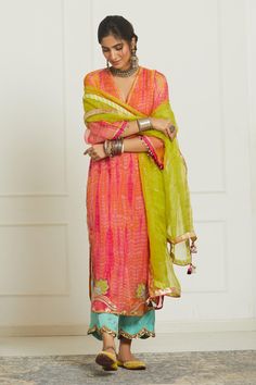 Shop for Rajiramniq Orange Organza Embroidered Kurta Set for Women Online at Aza Fashions V Neck Kurta, Pink Brocade, Trendy Outfits Indian, Indian Outfits Lehenga, Kurta Set For Women, Casual Indian Fashion, Indian Dresses Traditional, Traditional Indian Outfits, Dress Design Patterns