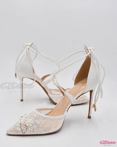 Qteee - Elegant Floral-Embroidered Bridal Shoes - White Pointed Stiletto Heels Floral Bridal Shoes, Heels Wedding Shoes, White Bridal Shoes, Ivory Bridal Shoes, Heels Wedding, Flat Heel Boots, Dressing Style, Shoes High Heels, Pointed Heels