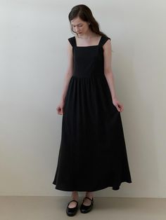 This is a minimal and unique dress by KINDABABY that is made out of high quality and sturdy fabric. With trendy design detail and feminine mood, you can style it for your daily casual outfit.- Silky fabric with soft and cool touch- Subtle shirring on the shoulder strap- Shoulder strap that drops back Chic Relaxed Fit Cotton Maxi Dress, Solid Color Fitted Dress For Everyday Wear, Black Sleeveless Dress For Everyday, Solid Cotton Maxi Dress For Daywear, Black Sleeveless Everyday Dress, Solid Color Cotton Maxi Dress For Daywear, Fitted Midi-length Dress For Everyday, Effortless Dresses For Day Out, Black Dresses For Everyday Spring Wear