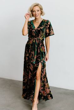 Marseille Embossed Maxi Dress | Green | Baltic Born Looks Hippie, Velvet Maxi Dress, Baltic Born, Velvet Maxi, Outfits Dress, Surplice Neckline, Moda Boho, Wedding Guest Outfit Summer, Satin Maxi Dress