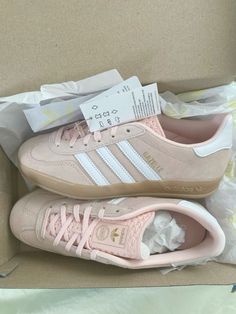 Pink Sambas, Dog Muzzles, Adidas Sambas, Shoe Wishlist, Cute Sneakers, Shoe Inspo, Girly Shoes, Aesthetic Shoes, Simple Trendy Outfits