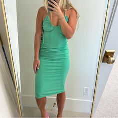 Nwt Med Green Bodycon Dress For Spring Vacation, Bodycon Spring Midi Dress, Bodycon Midi Dress For Spring And Summer, Spring Vacation Green Bodycon Dress, Chic Green Bodycon Dress For Vacation, Green Midi Dress For Date Night, Green Ruched Sundress Midi Dress, Casual Green Bodycon Dress For Brunch, Green Bodycon Midi Dress For Day Out