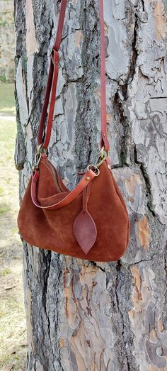 Brown cognac suede soft crossbody bag. Unlined crossbody bag close with high quality metal zip. This bag is made with soft suede and a strong vegetable tanned leather hand colored used for strap. The strap is very strong and very long. The length is adjustable 24/47 inch. This bag is a little crossbody bag made with high quality italian leather.  This bag is to simple and very comfortable with its simple zip opening. Features : - Brown cognac soft suede,  - Vegatable tanned leather, - Unlined, - Mini Hobo Bag, Black Leather Crossbody Bag, Leather Label, Zipped Bag, Gorgeous Bags, Vegetable Tanned Leather, Cotton Bag, Soft Suede, Hand Coloring