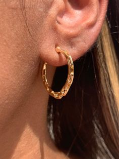 18kt Gold Filled Hoop Paperclip Hoops Hoop Size: 26mm Width: 2mm Clasp: Push back Material: 18 Karat Gold Filled, Hypoallergenic. Tarnish Resistant. Gold-filled does not de-laminate or peel like Gold plated Jewelry nor does it tarnish as readily as silver. Generally speaking, gold filled is better quality and will have a much longer lasting color than plated jewelry. We recommend keeping abrasive chemicals away from the jewelry for the items to last. Thank you for visiting and supporting our sma Simple Gold Hoop Earrings, Simple Hoop Earrings, Buying Gold, Hoops Gold, Gold Filled Hoops, Hoops Earrings, Alessandra Ambrosio, Vanessa Hudgens, Trombone