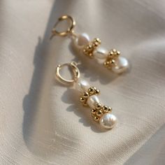 The Baroque Eyelet Mini Hoop Earrings feature a mini hoop that hugs the earlobe and a genuine baroque pearl dangle with gold or silver signature clustering. They are perfect for everyday wear! Lightweight and comfortable to wear. Wear them two ways - slide the dangle off to wear just the simple hoop earring."BAROQUE EYELET MINI HOOP EARRINGS" by GoldenLinings - Christine Elizabeth JewelryD E T A I L S_________________Materials: 14K Gold Fill or Sterling SilverClosure: latch hookS I Z E S________ Christine Elizabeth, Tiny Gold Hoop Earrings, Jewelry Pearls, Elizabeth Jewelry, Simple Hoop Earrings, Pulseras Diy, Mini Hoop Earrings, Pearl Hoop Earrings, Earrings Pearl