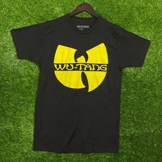 Wu-Tang Clan Classic 90s Rap Vintage Style T-Shirt Size Small Measures 20 Inches Pit Pit 29 Inches Long New Great Condition Without Tags Features: Streetwear Size: Mens Small Condition: New Without Tags Great Condition Wu Tang Shirt Outfit Women, Wu Tang Shirt, Urban Outfitters Shirts, Urban Outfitters Men, 90s Rap, Urban Outfitters Shorts, Wu Tang Clan, Wu Tang, Style T Shirt