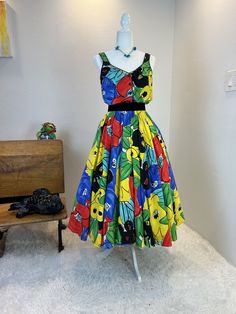 1980s dress / 80s dress / vintage 1980s dress / 1980s does 1950s dress / 1980s dress / vintage 1950s style dress / vintage sundress This 1980s sundress is amazing. First let me start by saying this is one of those simple dresses that has so much style. She is a sundress with a button front and a comfortable elastic waist band. But what I really love is her vibrant print and the full skirt with hidden pockets! Classic sundress cut, but with a gorgeous bold colors means you will never see anyone else in this dress! Truly a timeless dress made for fun!  Measurements provided are flat and have been doubled. Bust 36"  Waist 26-28" range (small) Hips free Length  48" ❤️ Condition: Excellent vintage condition. Flaw: none found. Belt in photos not included. This item has been cleaned and is ready Summer Retro A-line Vintage Dress, Retro A-line Vintage Dress For Summer, 1950s A-line Vintage Summer Dress, 1950s Vintage Dress For Summer, Vintage Full Skirt Dress For Vintage Fashion, 1950s Style Spring Dress For Vintage Fashion, Summer Sleeveless Vintage 1950s Style Dress, Retro Dresses For Spring Vintage Fashion, 1950s Style Vintage Dress For Summer