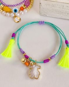 Braided Bracelet Diy, Pola Gelang, Pulseras Diy, Beaded Bracelets Diy, Funny Accessories, Bracelet Tutorial, Jewelry Inspo, Kids Jewelry, Braided Bracelets