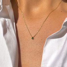 Gold Necklace Emerald, Emerald Jewelry Necklace, White Blouses, Green With Envy, Teardrop Necklace