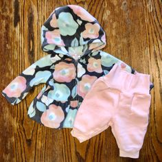 Never Worn, Newborn Set From Carter’s. Winter Playwear For Babies In Pink, Pink Winter Loungewear For Babies, Pink Hooded Sets For Fall, Winter Playtime Pink Sets, Pink Winter Playtime Sets, Pink Playtime Sets For Winter, Newborn Sets, Sweatpants Set, Fleece Jacket