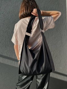 You can carry it on your shoulder or crossbody, depending on your mood and style 👜 This minimalist bag not only impresses with its design but also has an extraordinary feature - it is waterproof ❤️ But that's not all! Our bag has such amazing features: ✅- waterproof 💧 ✅- the everyday bag closes with a zipper ✅- it has two inner pockets ✅- spacious, yet maintains an elegant look ✅- the strap is adjustable, so you can customize it to your preferences and carry the bag in the way that suits you best Dimensions: - Width: 40 cm - Height: 29 cm - Depth: 10,5 cm - Handle: adjustable, can be customized to individual needs 👌 🤗 Material and care: - Waterproof premium fabric (100% polyester) - We recommend hand washing  We guarantee fast shipping  We make sure that all bags are always available f