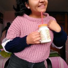 Proyectos finales de "Crochet: crea prendas con una sola aguja" (Alicia Recio Rodríguez) | Domestika Casual Acrylic Crochet Knitting Pattern, Casual Crochet Knitting Pattern In Acrylic Yarn, Fingerless Gloves, Arm Warmers, Gloves, Crochet