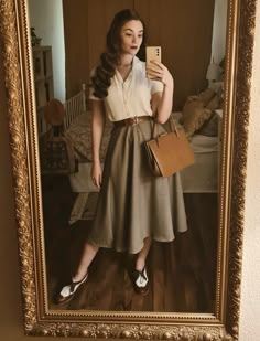 Vintage Office Wear Women, Classic Casual Dresses, Vintage Outfits Work, Summer Theatrical Romantic, Chic Professor Outfit, 1940s European Fashion, Womens 1940s Fashion, 50s Inspired Outfits Vintage, 50s Work Outfit