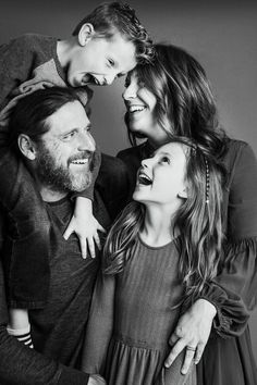 Family Potrait, Big Family Photos, Christmas Family Photoshoot, Family Photoshoot Poses, Family Portrait Poses, Family Photoshoot Outfits