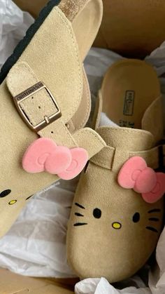 ✿℘ Cute Things To Buy, Sandals 2020 Trends, Images Hello Kitty, Charmmy Kitty, Trendy Shoes Sneakers, Mode Zara, Cute Nike Shoes