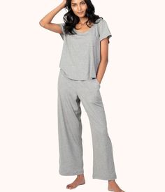 Welcome to casual comfort! The softest ever lounge pant just got the style upgrade with our softest ever all-day ribbed fabric. This wide leg lounge pant has a flattering cut and a comfy elastic band that’s couch potato friendly and perfect for everyday wear. Wide Leg Lounge Pants, Bra Size Guide, Couch Potato, Style Upgrade, Virtual Fashion, 50 Fashion, Lounge Pants, Ribbed Fabric, Heather Gray