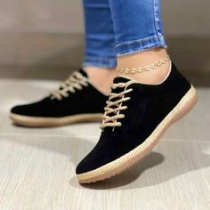 Women Casual Flats, Sport Shoes Fashion, Orthopedic Shoes, Casual Flat Shoes, Sneakers Mode, Fashion Couple, Casual Lace, Casual Flats, Retro Chic