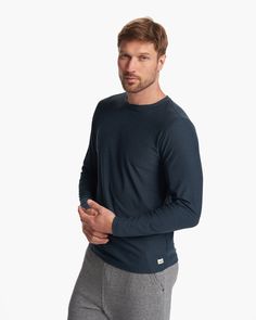 The Long Sleeve Strato Tech Tee is the softest piece of workout apparel on the planet, now doubling as your go-to long-sleeved must-have tee. With next-level comfort, our softest performance knit is moisture wicking with UPF 30+. | Vuori Long-Sleeve Strato Tech Tee | Navy Heather | Large Vuori makes premium performance apparel inspired by the active Coastal California lifestyle; an integration of fitness, surf, sport, and art. Breaking down the boundaries of traditional activewear, we are a new Hot Topic Shirts, Guess Shirt, Coastal California, Boss Shirts, Blue Long Sleeve Tops, California Lifestyle, Grey Long Sleeve Shirt, Mens Henley, Mens Joggers