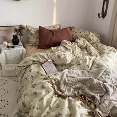 vintage aesthetic floral print in brown shades bedding duvet cover set roomtery Rum Inspo, Floral Bedding Sets, Desain Editorial, Flower Bedding, Dekorasi Kamar Tidur, Floral Bedding, Cotton Bedding Sets, Flat Bed, Dream Room Inspiration