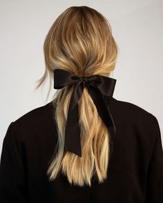 Messy Mid Length Hairstyles, Hair Ribbons, Velvet Hair, Good Hair Day, Winter Hairstyles