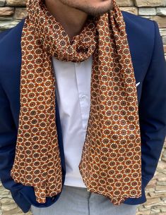 Chic scarf for men, easy to wear. Ideal for pairing with both dressy outfits and a more casual wardrobe. A very chic, timeless masculine accessory Mosaic pattern 100% Cotton One size - 100x180 cm hems on the ends Washable at 30 degrees - Gentle iron on reverse side Classic Brown Silk Scarf, Classic Business Scarves For Fall, Classic Fall Business Scarves, Classic Brown Scarf For Formal Occasions, Classic Silk Scarves With Ties, Classic Silk Scarf With Ties, Classic Silk Scarf For Winter Formal, Classic Formal Silk Scarf For Winter, Classic Winter Silk Scarf For Formal Occasions