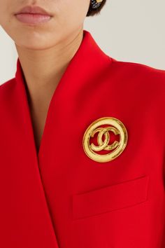 With over 40 years' experience in the vintage jewelry industry, Susan Caplan has a keen eye for sourcing and authenticating exquisite finds that you'll treasure for a lifetime. Marked and dated circa '94, this Chanel brooch is made from hammered gold-plated metal and detailed with the iconic 'CC' medallion. Pin yours to the lapel of your favorite blazer.  This Chanel item has been authenticated by Susan Caplan. Susan Caplan is not affiliated or endorsed by Chanel. Classic Gold-tone Logo Plaque Jewelry For Formal Occasions, Classic Formal Jewelry With Gold-tone Logo Plaque, Classic Formal Jewelry With Gold-tone Logo, Timeless Formal Jewelry With Gold-tone Logo Plaque, Luxury Gold Brooch Lapel Pin, Classic Evening Brooch, Vintage Formal Lapel Pin Brooch, Elegant Collectible Lapel Pin, Classic Hallmarked Brooch For Anniversary