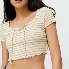 Never Worn Yellow Crop Top For Day Out, Yellow Urban Outfitters Crop Top, Yellow Urban Outfitters Crop Top For Summer, Urban Outfitters Yellow Crop Top For Spring, Urban Outfitters Yellow Crop Top For Summer, Trendy Yellow Tops From Urban Outfitters, Casual Yellow Top From Urban Outfitters, Casual Yellow Cropped Crop Top, Urban Outfitters Yellow Casual Tops