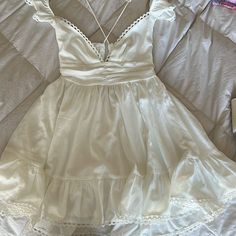 Size M White Never Worn Hoco Dress Flowy, Dresses Lucy In The Sky, Lucy In The Sky Dress, Etsy Vintage Clothes, Sky Dress, 27th Birthday, Lucy In The Sky, Sky Dresses, Grad Dresses