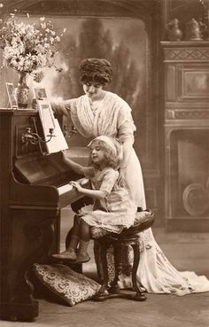 Music Clipart, Vintage Piano, Playing The Piano, Postal Vintage, Portrait Vintage, Victorian Photos, Fotografi Vintage, Old Photography, Images Vintage