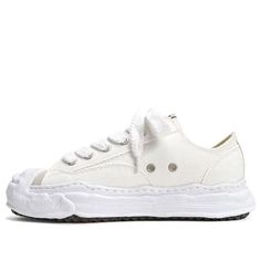 A05FW702-WHT Maison Mihara Yasuhiro, Maison Mihara, Fashion Tips For Women, Skate Shoes, Stylish Sneakers, Sneakers White, Sneakers Black, Shoe Collection, Womens Shoes Sneakers