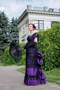 Prompter gives the order to the orchestra and your gentleman leads you to the promenade. The sound of a trumpet. You take your positions on the floor. Spectacular Victorian Ball begins! Inspired by this beautiful romantic era we created a lot of our best dresses. And here is one more exquisite model - violet Victorian Ball Lacy Gown with the flowers on the backside for a true Victorian fashionista. The dress consists of a bodice with a few steel bones for the slight shaping and the skirt. On the Purple Victorian Dress, Victorian Corset Dress, Victorian Evening Dress, Victorian Ballgown, Victorian Ballroom, Gown Victorian, Elain Archeron, Victorian Ball, Gown Purple