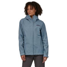 Simple and unpretentious, our trusted Torrentshell 3L Jacket uses 3-layer H2No® Performance Standard technology and a PFC-free DWR finish (durable water repellent coating that does not contain perfluorinated chemicals) for exceptional waterproof/breathable performance, all-day comfort and long-lasting waterproof durability. Fair Trade Certified™ sewn. Product Features: Waterproof/breathable H2No® Performance Standard 3-layer shell with a PFC-free DWR finish (durable water repellent coating that Patagonia Torrentshell, Winter Running, Layered Shirts, Skateboarder, Pull Sweat, Pocket Jacket, Patagonia Womens, Ski Jacket, Outdoor Apparel