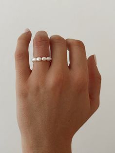 BELMOND PEARL RING Pearl Ring Wedding, Back To School Jewelry, Bridesmaid Clothes, Minimalistic Accessories, Tuscan Summer, Accessories Pearl, Radiant Cut Engagement Rings, A Night At The Opera, Trend Jewelry