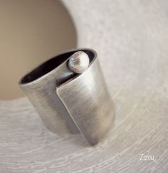 Tourbillon de bague à large bande large bague en par ZizouArT Contemporary Silver Earrings, Wide Band Ring, Wide Band Rings, Wide Bands, Modern Jewelry, Sterling Ring, Metal Jewelry