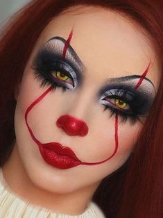 clown makeup: simple pennywise Hallowen Schminke, Maquillage Halloween Clown, Fest Smink, Halloween Smink, Pelottava Halloween, Beautiful Halloween Makeup, Balzam Na Pery, Halloween Makeup Clown, Fantasy Make-up