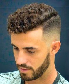 Top Haircuts For Men, Mens Hairstyles Curly, Men's Curly Hairstyles, Male Haircuts Curly, Curly Hair Fade, High Fade, Haircuts For Curly Hair, Mens Haircuts Fade, Corte De Cabelo Masculino