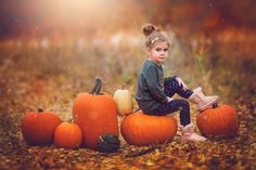 Pumpkin Shoot, Pumpkin Patch Photography, Autumn Photography Portrait, Halloween Mini Session, Fall Photo Props, Autumn Photos, Toddler Photoshoot