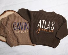 This personalized embroidered chunky knit sweater makes a perfect baby shower, birthday, or any occasion gift for a baby!  This sweater is both comfy & cozy which is PERFECT during the chilly seasons but can also be worn on the beach during sunset or while just lounging at home.   Your sweater will be embroidered with the name or words of your choice, in the fonts shown in the photos. Please note: These sweaters are meant to fit oversized. If you would like your sweater more fitted size down. Baby Name Embroidery Sweater, Boy Embroidered Sweater, Baby Sweater With Name, Boho Baby Boy, Baby Jumpers, Boys Knit Sweaters, Baby Name Announcement, Name Announcement, Baby Boy Sweater